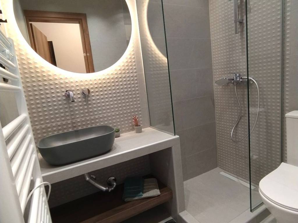 ANYPLACE MESITIKES YPERESIES