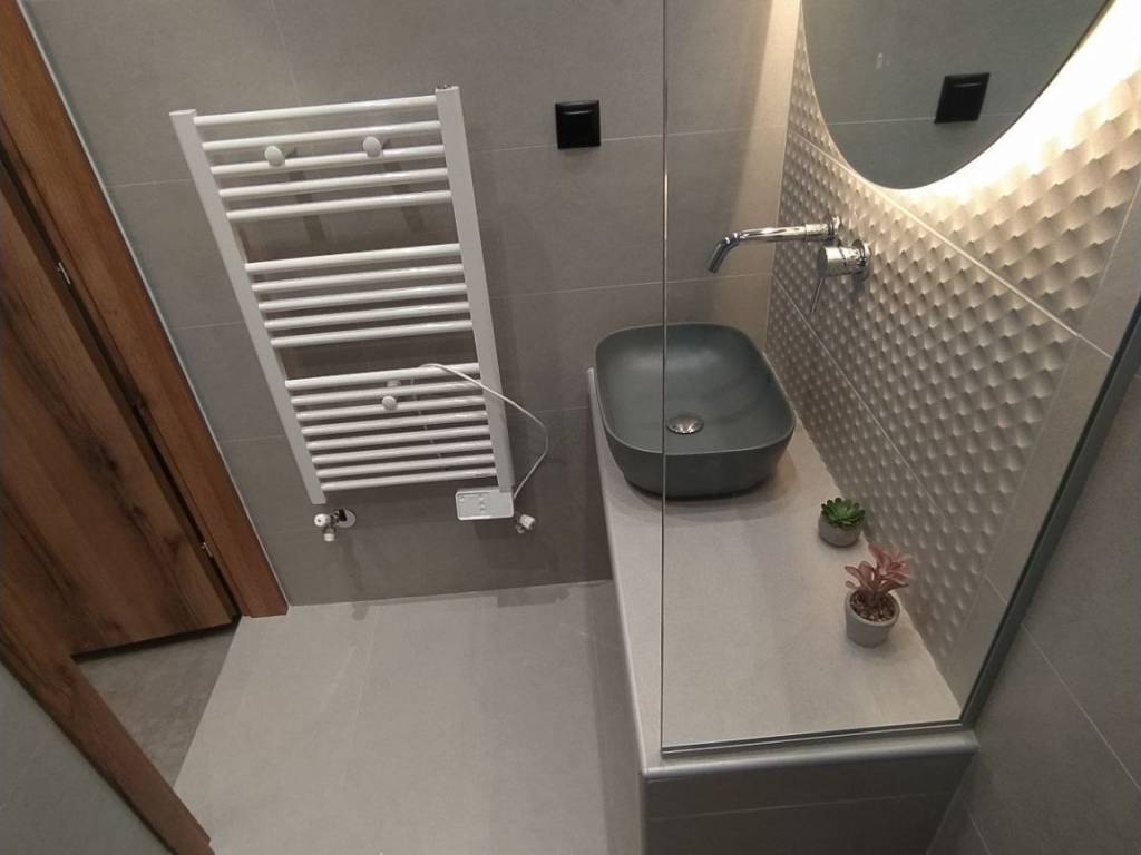 ANYPLACE MESITIKES YPERESIES