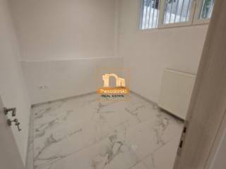 Χαριλάου, Γκαρσονιέρα