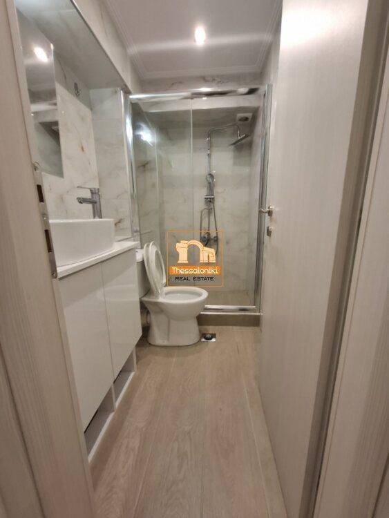 Χαριλάου, Γκαρσονιέρα