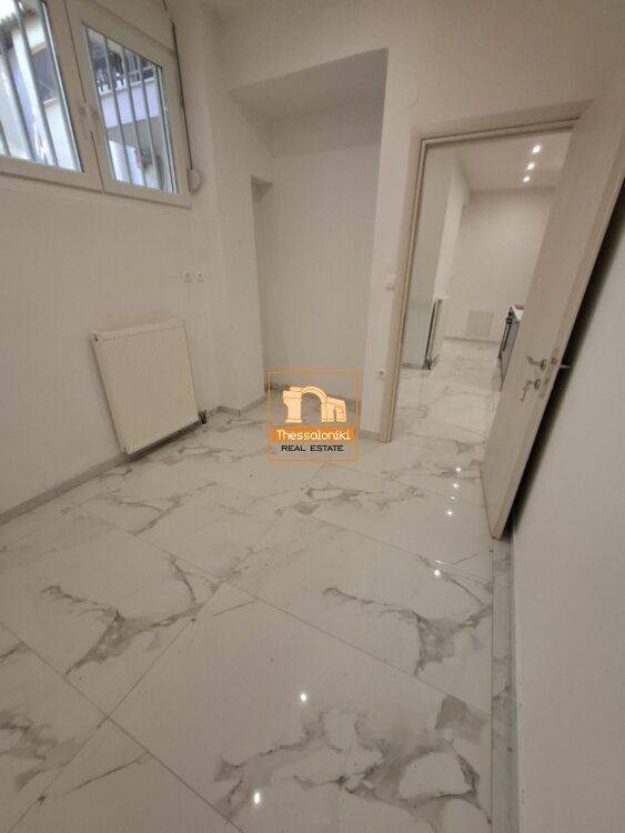 Χαριλάου, Γκαρσονιέρα