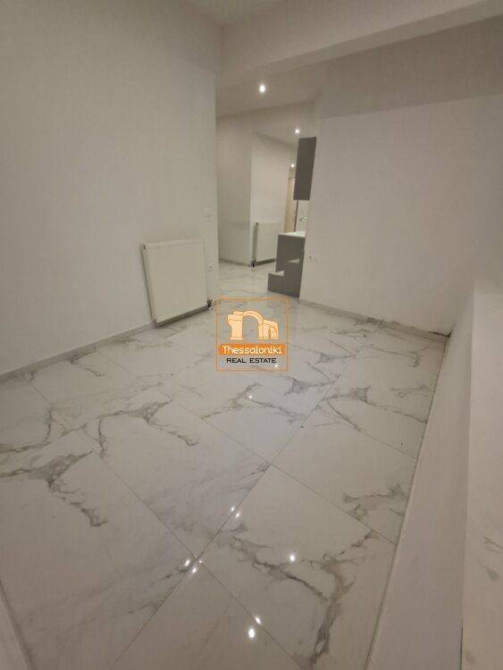 Χαριλάου, Γκαρσονιέρα