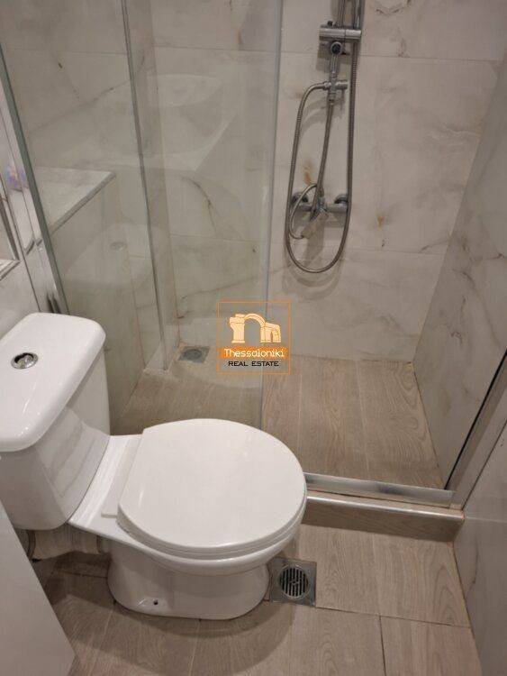 Χαριλάου, Γκαρσονιέρα