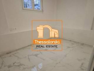 Χαριλάου, Γκαρσονιέρα