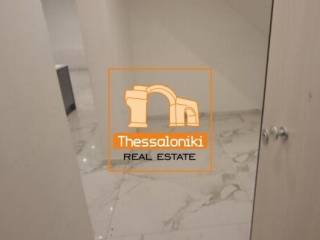 Χαριλάου, Γκαρσονιέρα