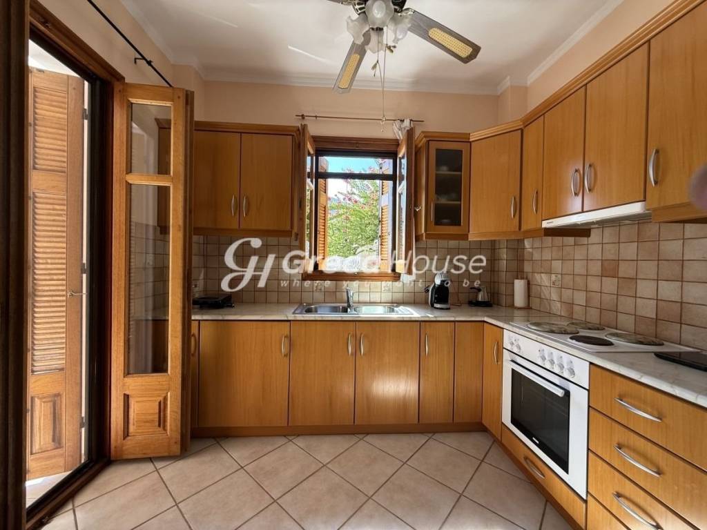 Παραθαλάσσια μονοκατοικία με θέα θάλαασα στην Επίδαυρο