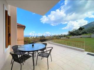 Παραθαλάσσια μονοκατοικία με θέα θάλαασα στην Επίδαυρο