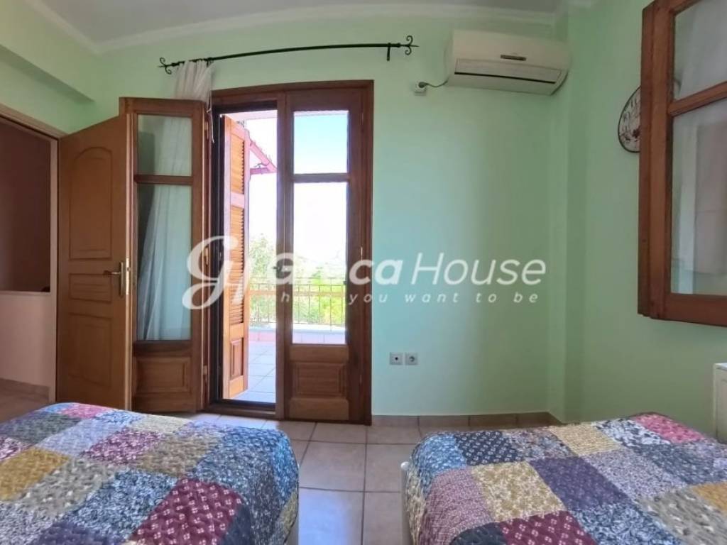 Παραθαλάσσια μονοκατοικία με θέα θάλαασα στην Επίδαυρο