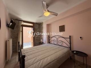 Παραθαλάσσια μονοκατοικία με θέα θάλαασα στην Επίδαυρο