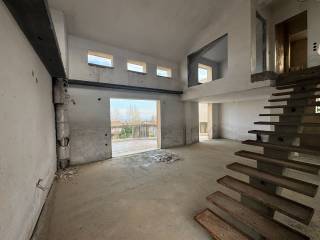 Σαλόνι,κουζίνα πρώτου ορόφου