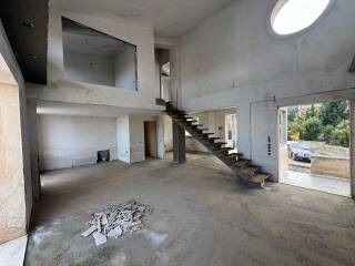 Σαλόνι,κουζίνα πρώτου ορόφου