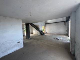 Σαλόνι,κουζίνα πρώτου ορόφου