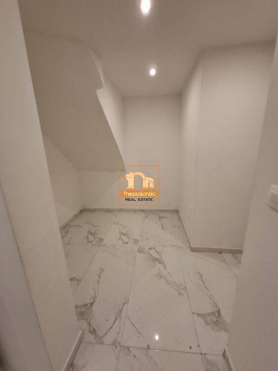 Χαριλάου, Γκαρσονιέρα