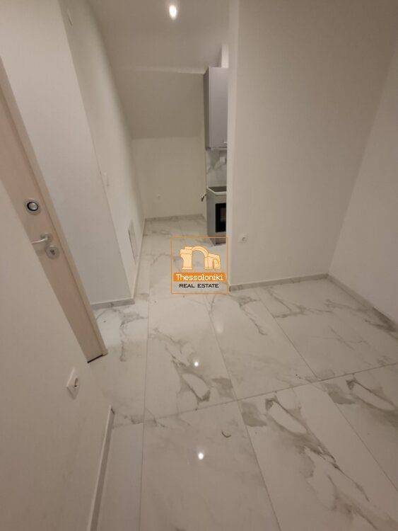 Χαριλάου, Γκαρσονιέρα