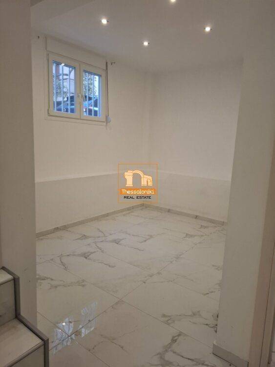 Χαριλάου, Γκαρσονιέρα