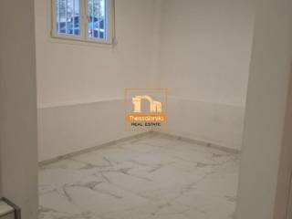 Χαριλάου, Γκαρσονιέρα