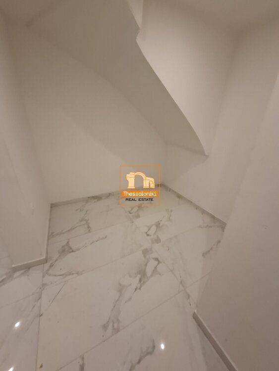 Χαριλάου, Γκαρσονιέρα