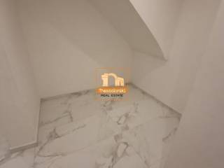 Χαριλάου, Γκαρσονιέρα