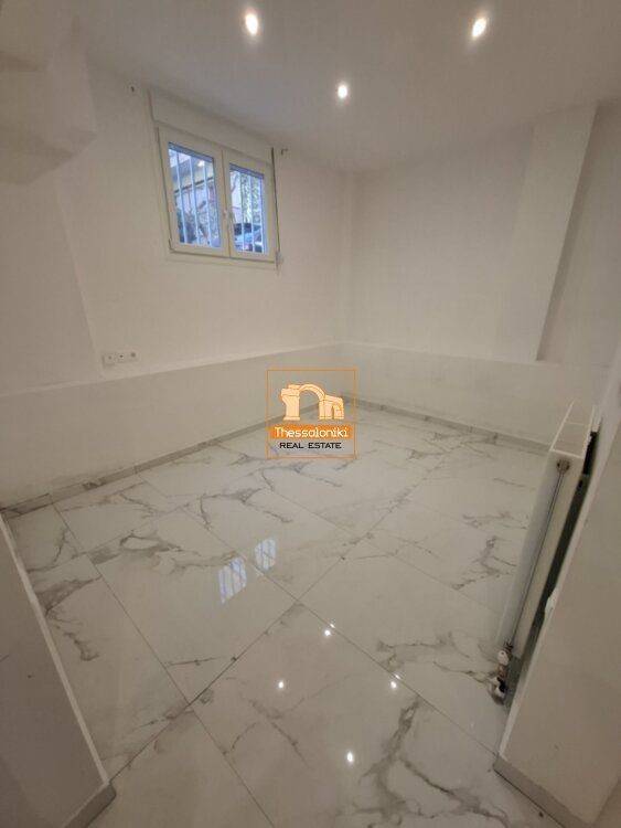 Χαριλάου, Γκαρσονιέρα