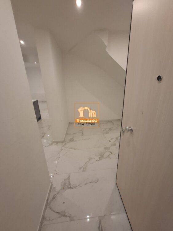 Χαριλάου, Γκαρσονιέρα