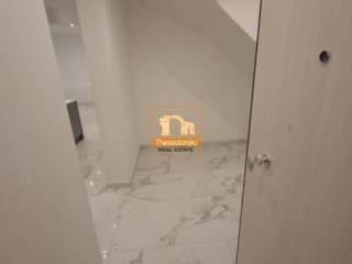 Χαριλάου, Γκαρσονιέρα