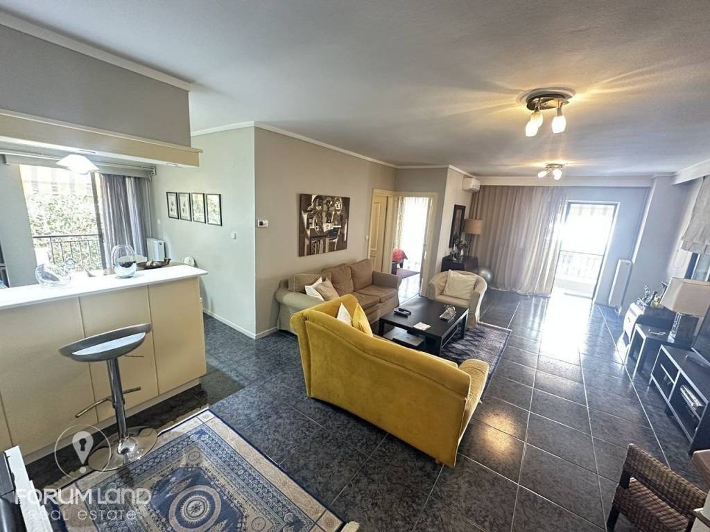 Forumland Real Estate, Σαλόνι με τζάκι