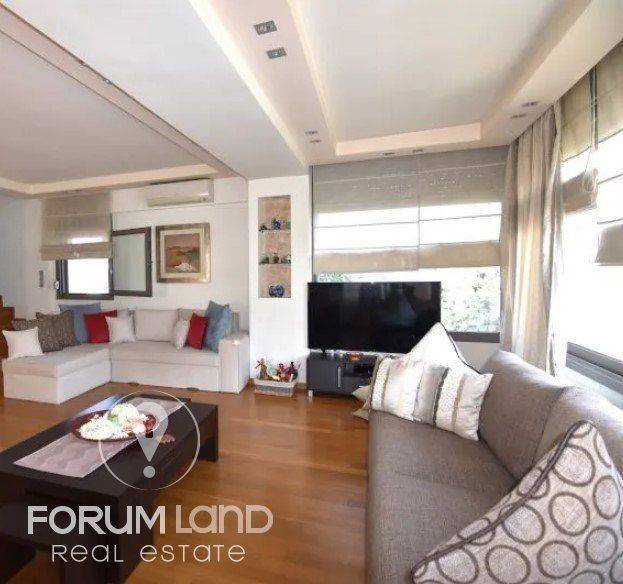 Forumland Real Estate, Σαλόνι