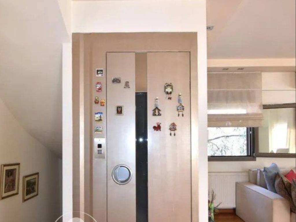 Forumland Real Estate, Ανελκυστήρας