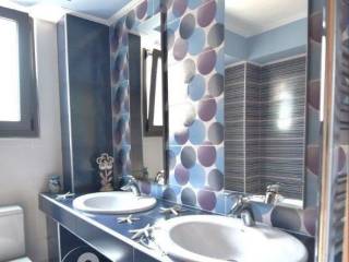 Forumland Real Estate, Μπάνιο