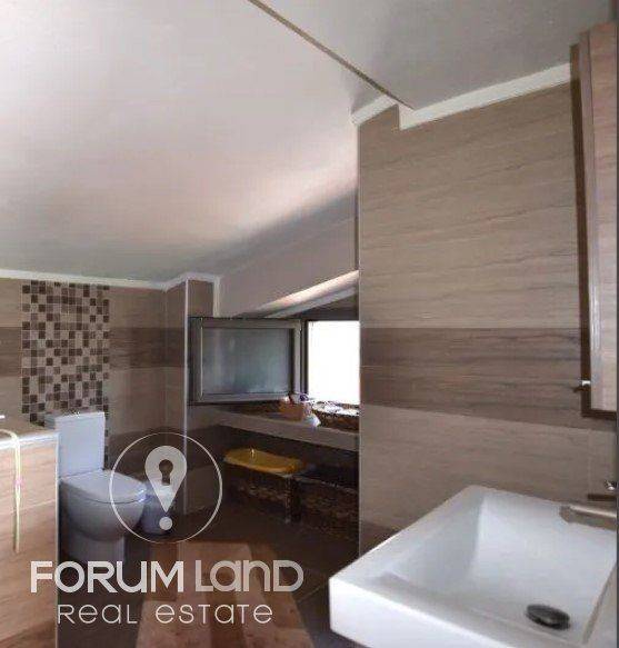 Forumland Real Estate, Μπάνιο