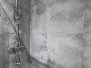 Λουτρό με παράθυρο.