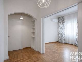 EISODOS - TRAPEZARIA