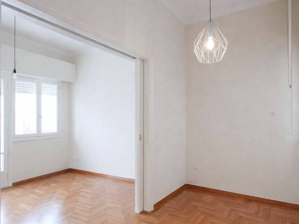 EISODOS - TRAPEZARIA