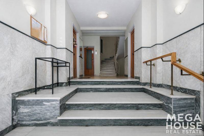 EISODOS POLYKATOIKIAS