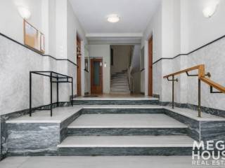 EISODOS POLYKATOIKIAS