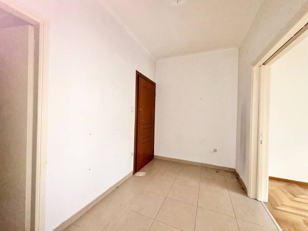 εισοδος πορτα ασφαλειας