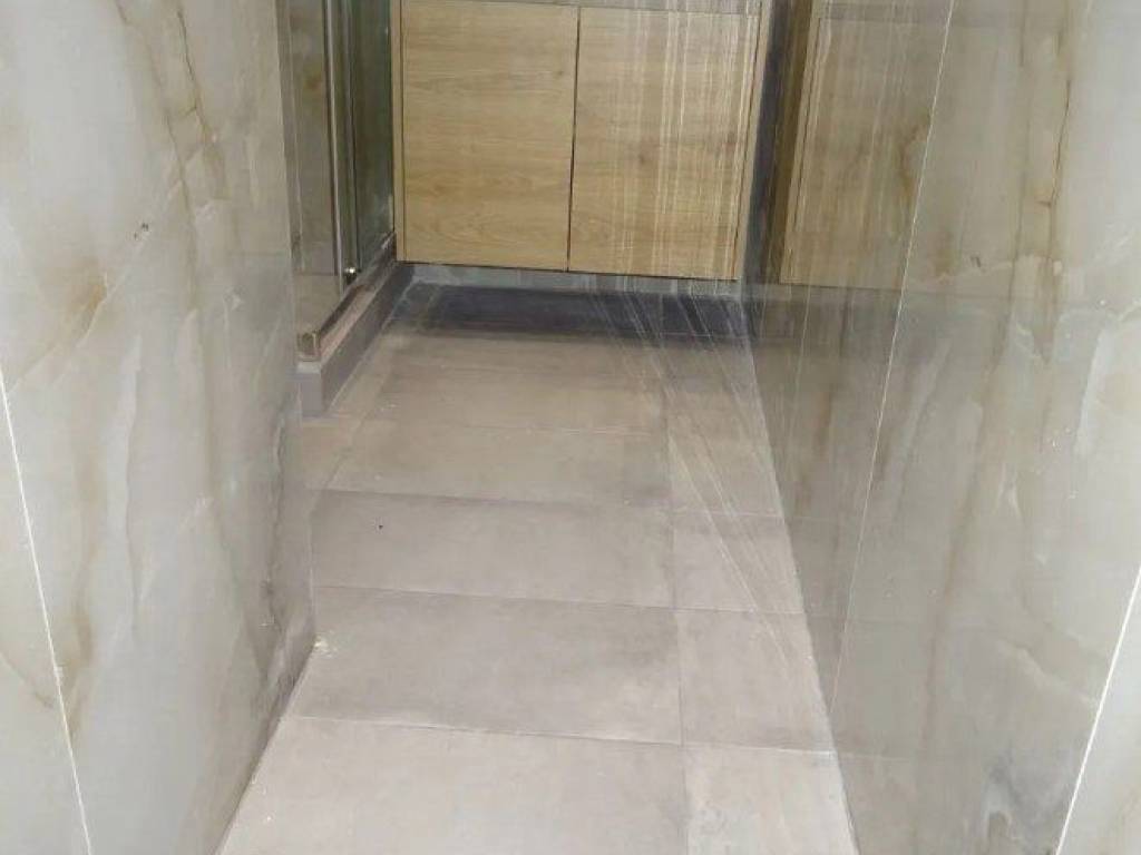 Forumland Real Estate, Μπάνιο