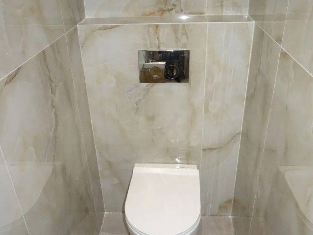 Forumland Real Estate, Μπάνιο