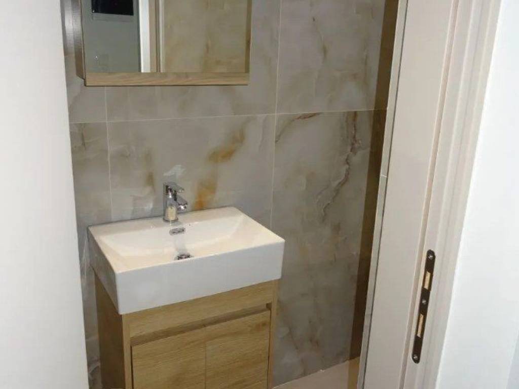 Forumland Real Estate, Μπάνιο