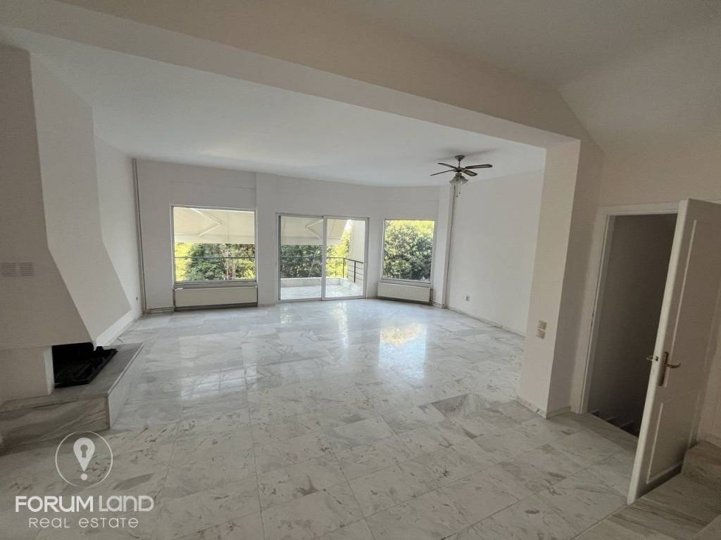 Forumland Real Estate, Σαλόνι με τζάκι