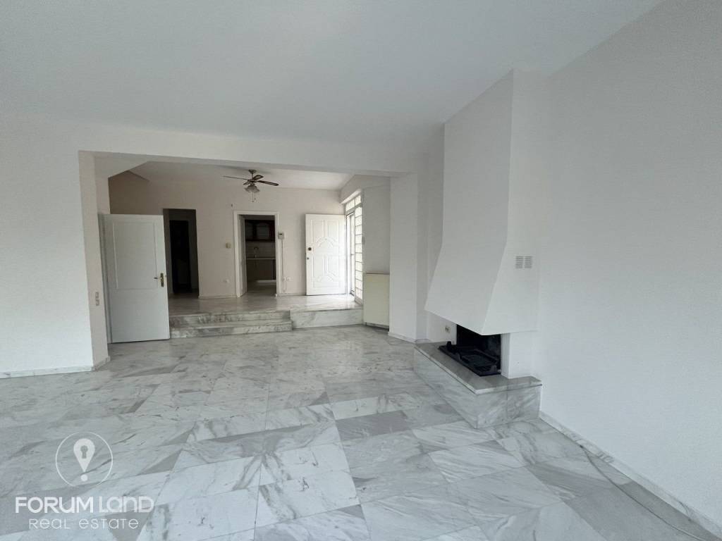 Forumland Real Estate, Σαλόνι με τζάκι