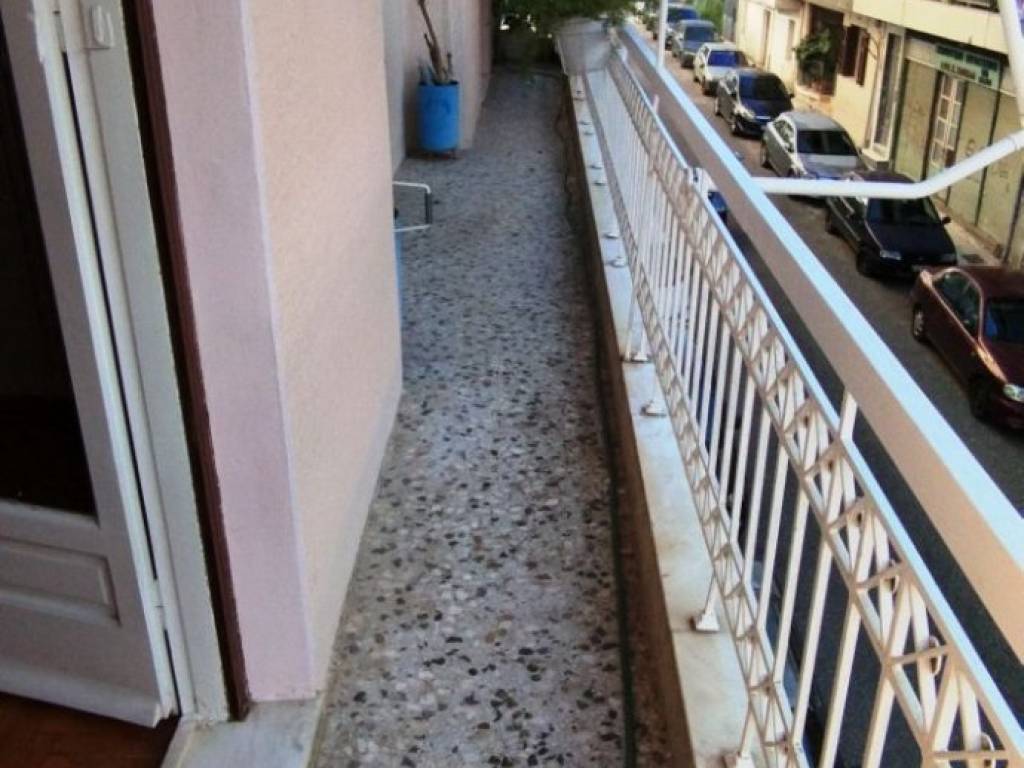 Το μπροστινό μπαλκόνι