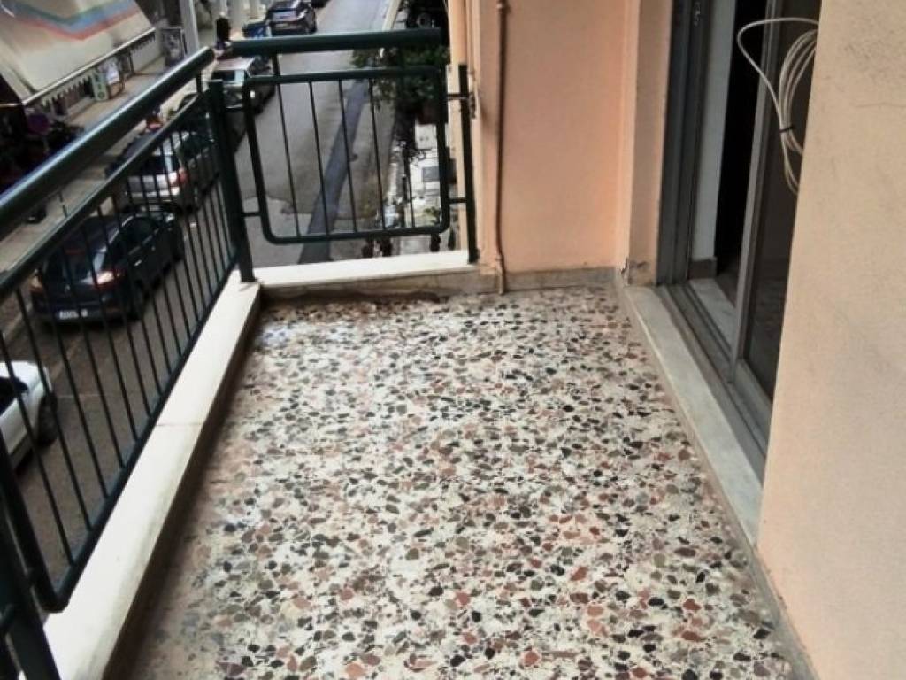 Το εμπρός μπαλκόνι