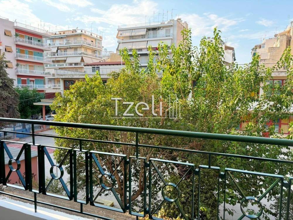 Θέα απο μπαλκόνι