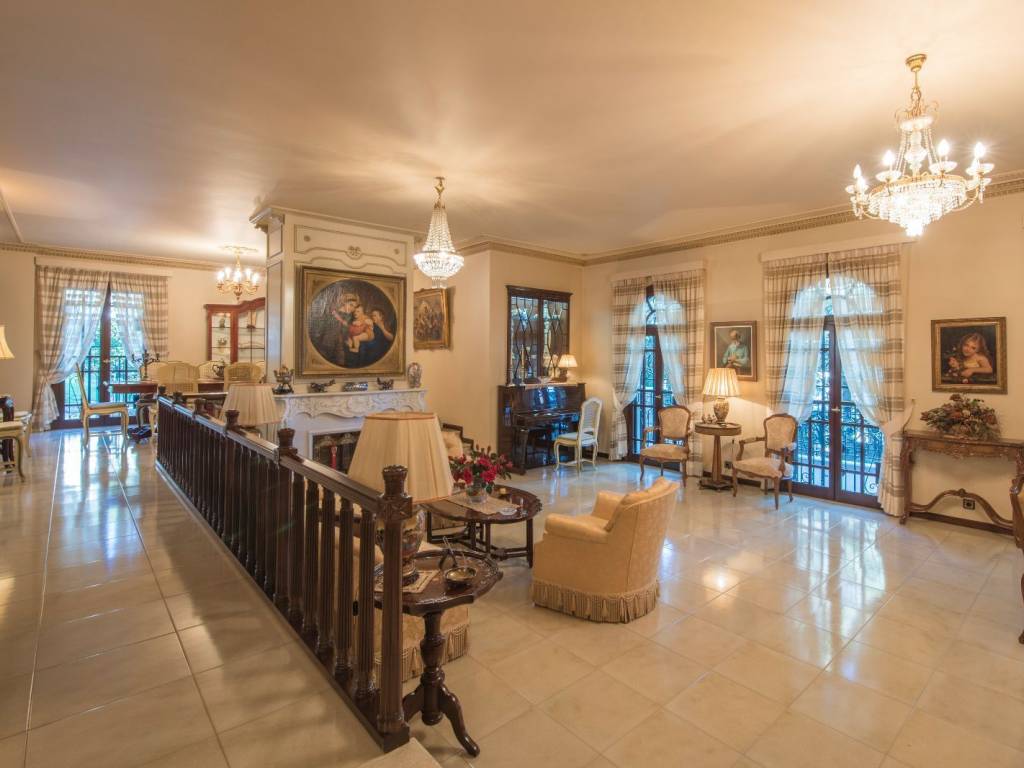 1st level living area, dinning area, fireplace