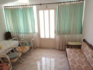 TO SALONI TES MONOKATOIKIAS