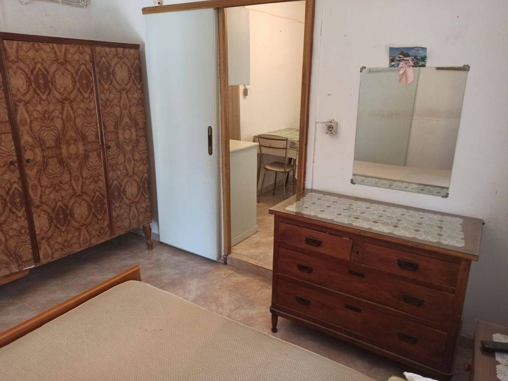 TO YPNODOMATIO TES MONOKATOIKIAS