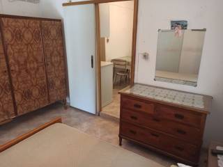 TO YPNODOMATIO TES MONOKATOIKIAS