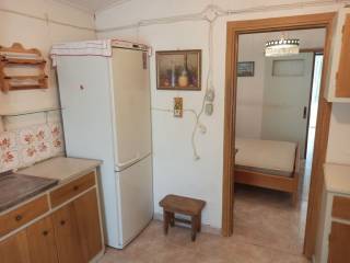 E KOYZINA TES MONOKATOIKIAS