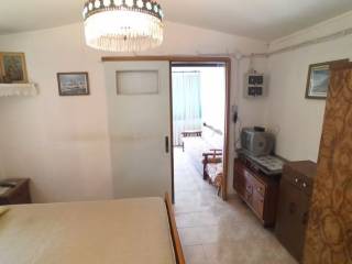 TO YPNODOMATIO TES MONOKATOIKIAS